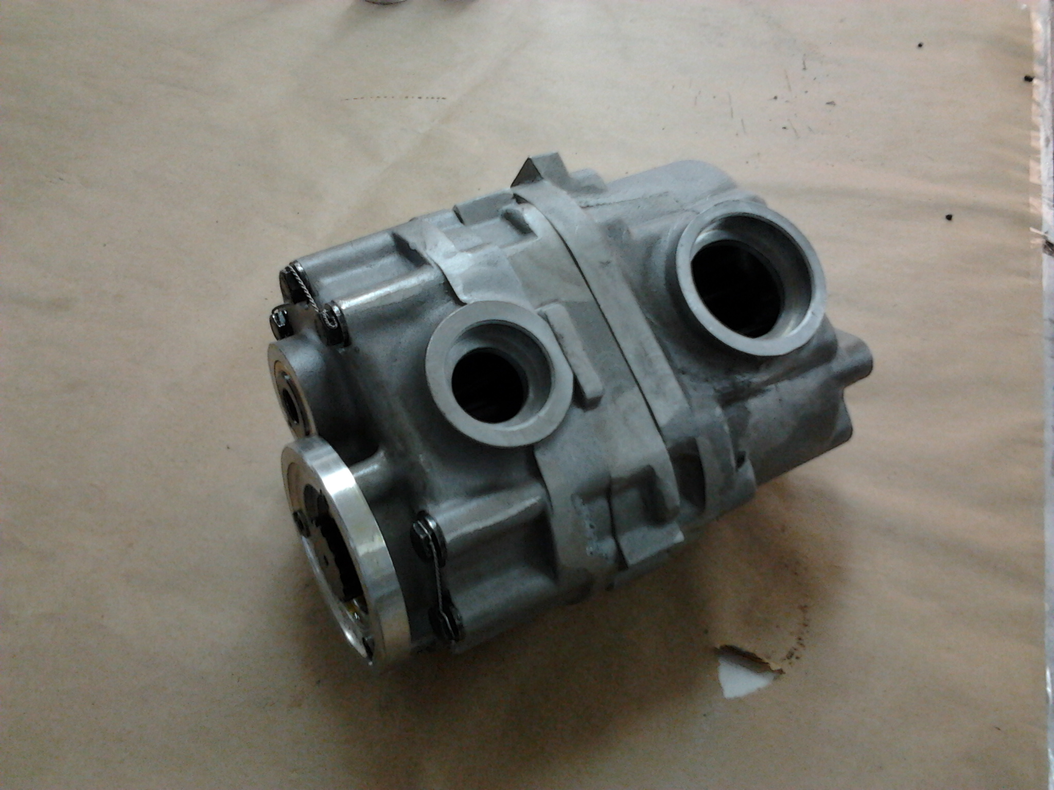 2520-12-178-7743-transmission-pump-left-renk-5561001-2